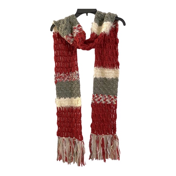 A New Approach Knitted Scarf - Picture 3 of 4